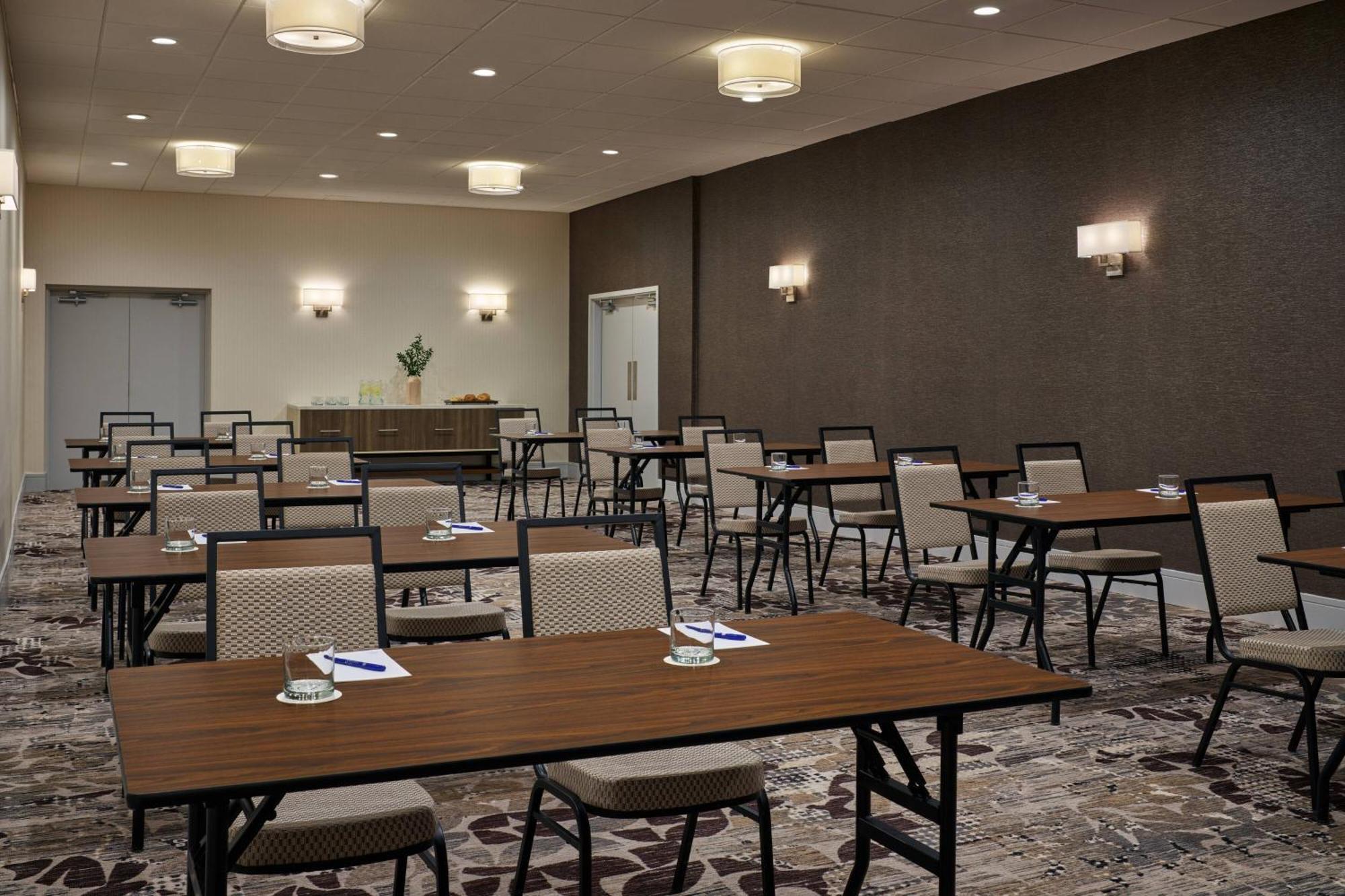 Delta Hotels By Marriott Chicago Willowbrook Exterior foto